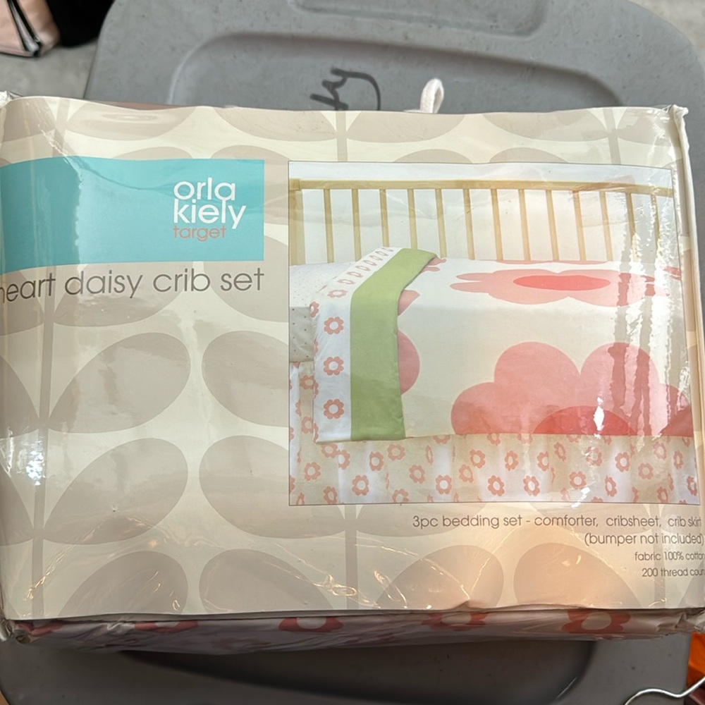 Brand new in package ORLA KIELY Target Heart Daisy CRIB SET